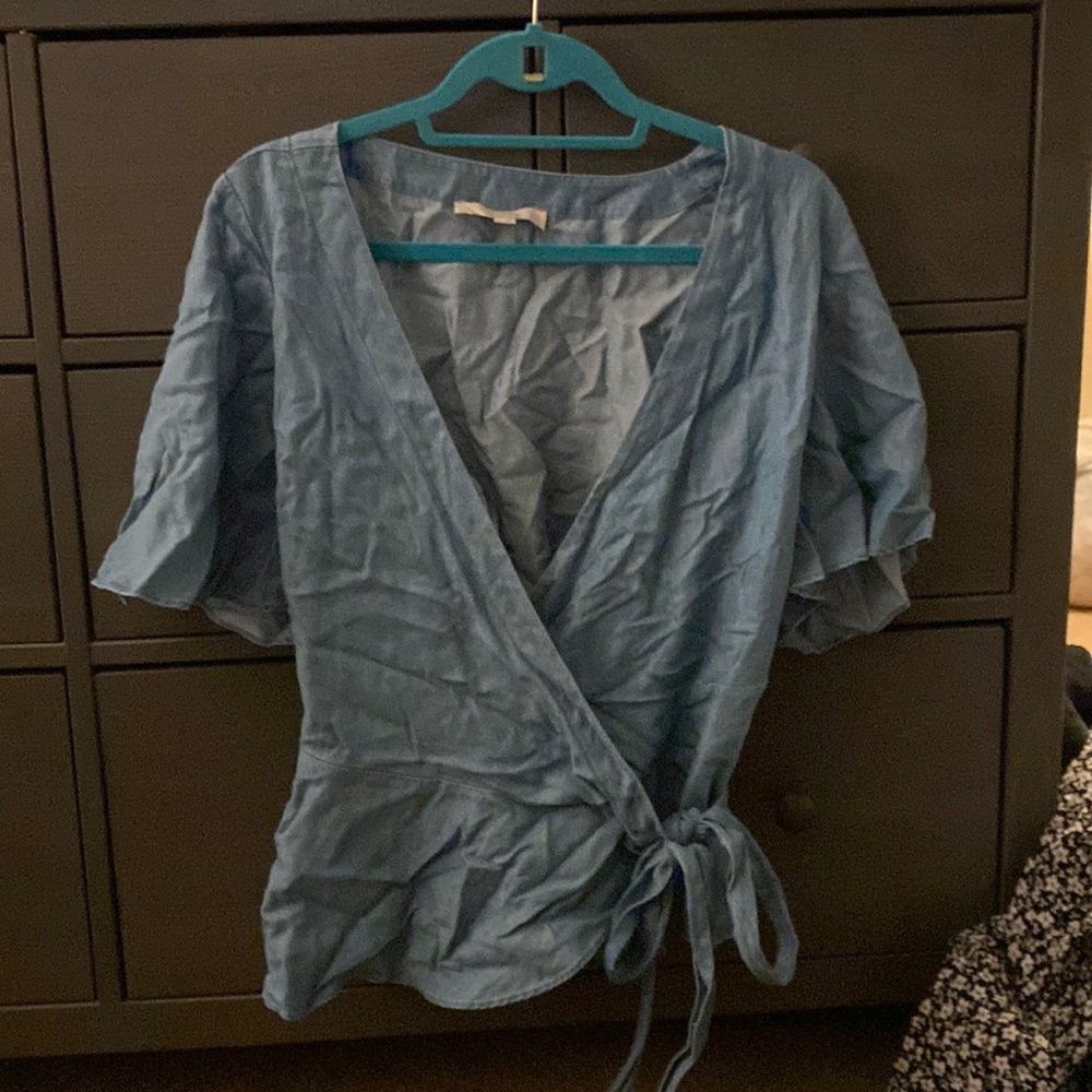 Short sleeve chambray wrap top size L Loft